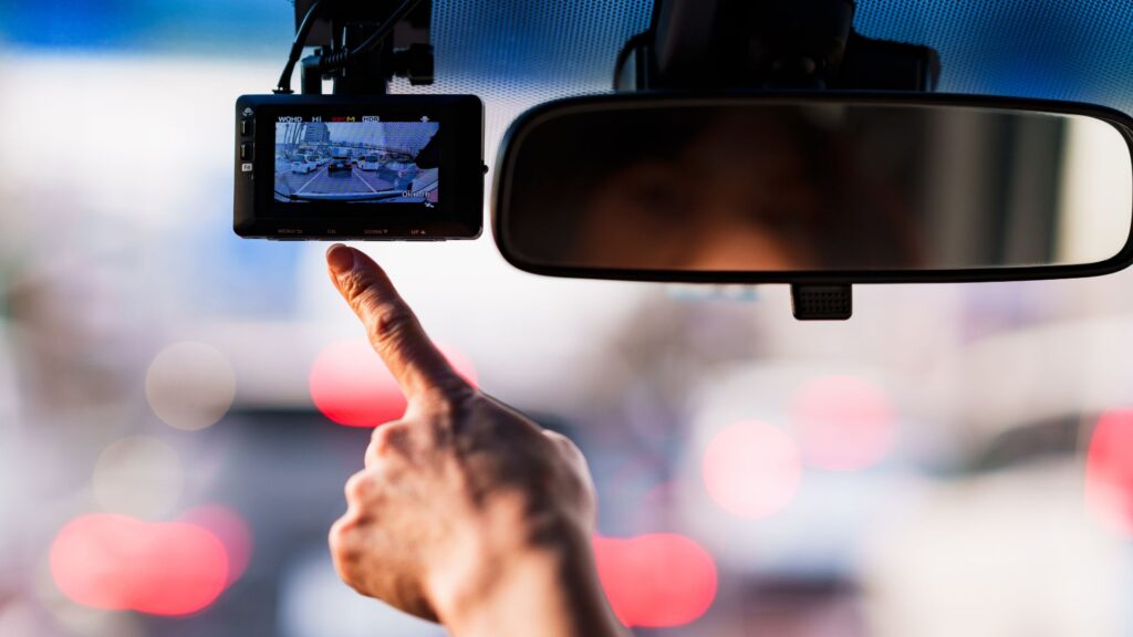 7 Best Dash Cams For Delivery Drivers (2022)